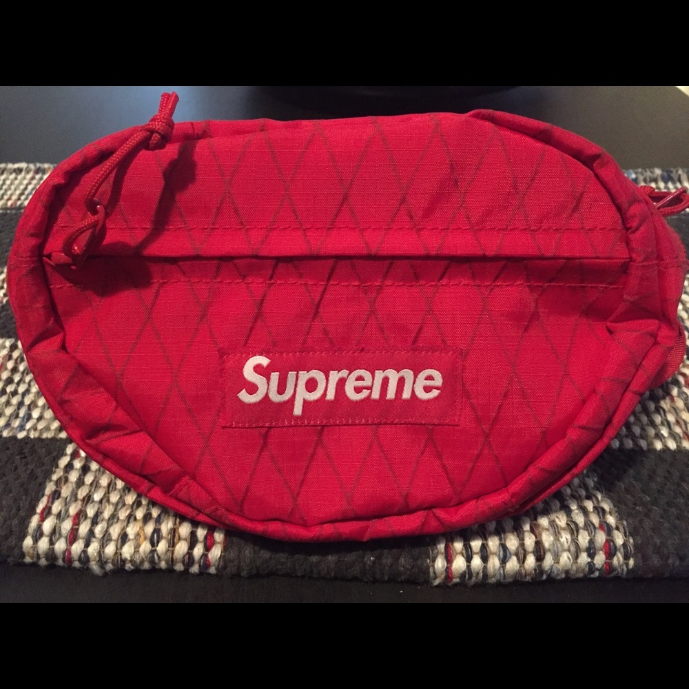 Like new: Supreme waist bag